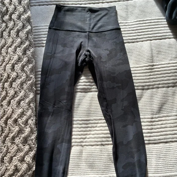 Lululemon High-Waisted Black Camouflage Leggings “28 - Picture 4 of 6